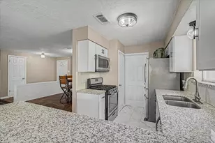 2901 Castle Ct, Pearland, TX 77581 - Photo 5