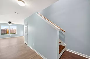 1010 Larks Trace Ln, Houston, TX 77090 - Photo 9