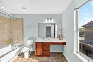 1010 Larks Trace Ln, Houston, TX 77090 - Photo 33