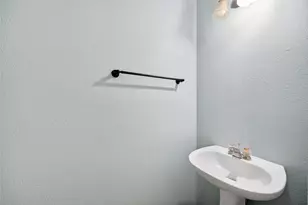 1010 Larks Trace Ln, Houston, TX 77090 - Photo 7