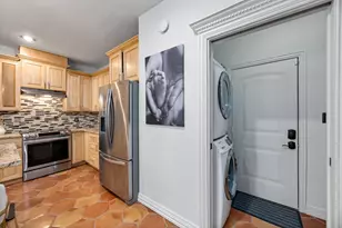 252 Sugar Berry Cir, Houston, TX 77024 - Photo 19