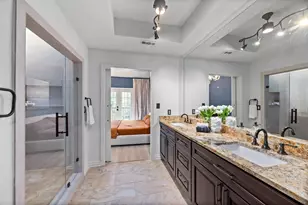 252 Sugar Berry Cir, Houston, TX 77024 - Photo 35