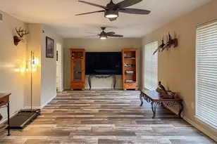 905 Center St, El Campo, TX 77437 - Photo 5