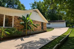 210 Holly Lake W, Livingston, TX 77351 - Photo 13
