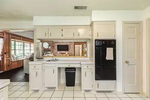 136 Tamarisk Trail, Lake Jackson, TX 77566 - Photo 17