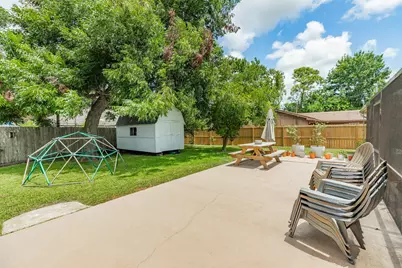 136 Tamarisk Trail, Lake Jackson, TX 77566 - Photo 33