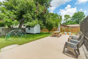 136 Tamarisk Trail, Lake Jackson, TX 77566 - Photo 33