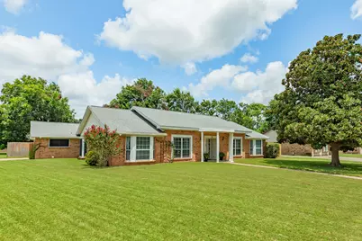 136 Tamarisk Trail, Lake Jackson, TX 77566 - Photo 3