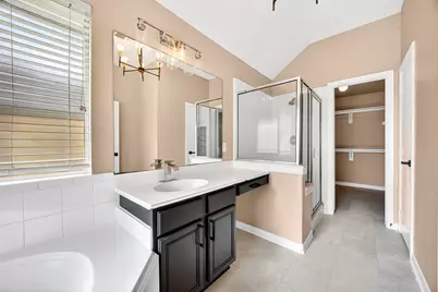 15014 Middle Oaks Boulevard, Houston, TX 77082 - Photo 25