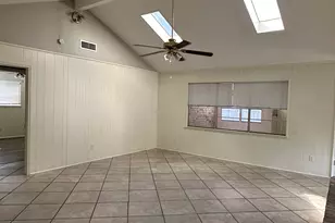 11702 Brighton Ln, Meadows Place, TX 77477 - Photo 5
