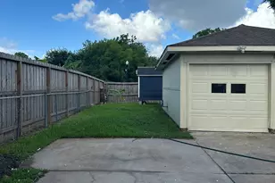 11702 Brighton Ln, Meadows Place, TX 77477 - Photo 15