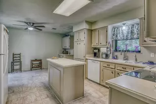 104 Machemehl Dr, Bellville, TX 77418 - Photo 11