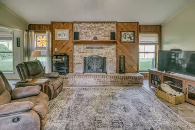 104 Machemehl Drive, Bellville, TX 77418 - Photo 9