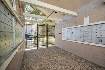 10855 Meadowglen Lane #1131, Houston, TX 77042 - Photo 19