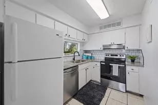 10855 Meadowglen Ln, Houston, TX 77042 - Photo 15