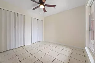 10855 Meadowglen Ln, Houston, TX 77042 - Photo 7