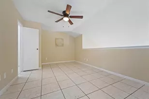 10855 Meadowglen Ln, Houston, TX 77042 - Photo 9