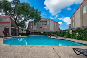 10855 Meadowglen Ln, Houston, TX 77042 - Photo 21