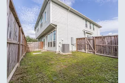 214 Fulton Station Drive, Houston, TX 77009 - Photo 15