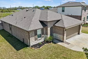 635 Hidden Brk Dr, Baytown, TX 77523 - Photo 3