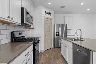 635 Hidden Brk Dr, Baytown, TX 77523 - Photo 11