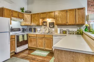 112 E Alamo St, Brenham, TX 77833 - Photo 9