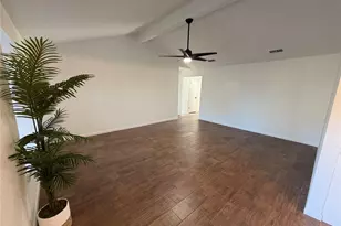 1017 Crossing Rd, Angleton, TX 77515 - Photo 7