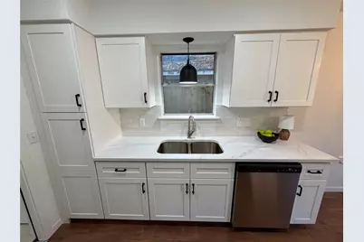 1017 Crossing Road, Angleton, TX 77515 - Photo 13