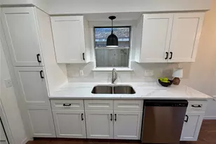 1017 Crossing Rd, Angleton, TX 77515 - Photo 13