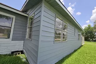 1300 Burbank St, Baytown, TX 77520 - Photo 17