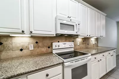 246 W Stedhill Loop Loop, The Woodlands, TX 77384 - Photo 9