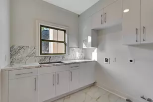 74 Briar Hollow Ln, Houston, TX 77027 - Photo 37