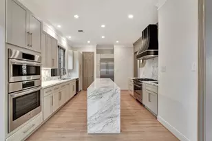 74 Briar Hollow Ln, Houston, TX 77027 - Photo 21