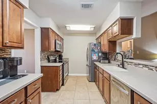 6227 Creekside Ln, League City, TX 77573 - Photo 5