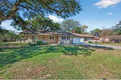 204 King Dr, Columbus, TX 78934 - Photo 3