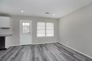 9211 Vinearbor St, Houston, TX 77033 - Photo 9