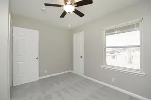 9211 Vinearbor St, Houston, TX 77033 - Photo 25