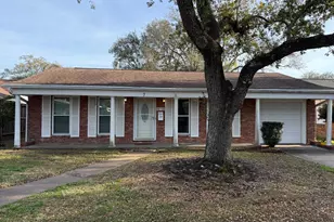 7 Maple Ln, Galveston, TX 77551 - Photo 3