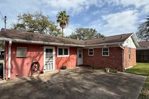 7 Maple Ln, Galveston, TX 77551 - Photo 7