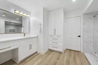 8 E Rivercrest Drive, Houston, TX 77042 - Photo 27