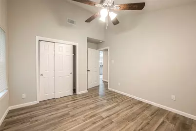 5755 Heron Drive, Houston, TX 77033 - Photo 17