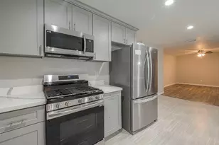 5755 Heron Dr, Houston, TX 77033 - Photo 13