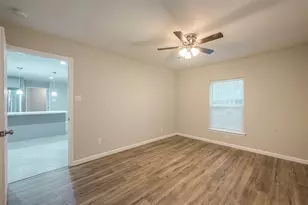 5755 Heron Dr, Houston, TX 77033 - Photo 33