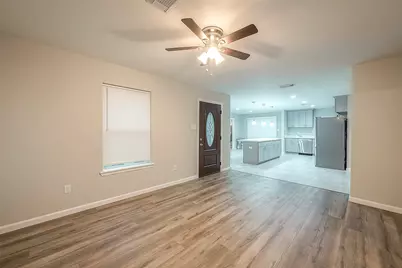 5755 Heron Drive, Houston, TX 77033 - Photo 7