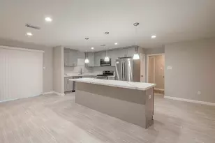 5755 Heron Dr, Houston, TX 77033 - Photo 11