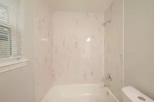 5755 Heron Dr, Houston, TX 77033 - Photo 35