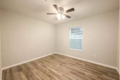 5755 Heron Drive, Houston, TX 77033 - Photo 23