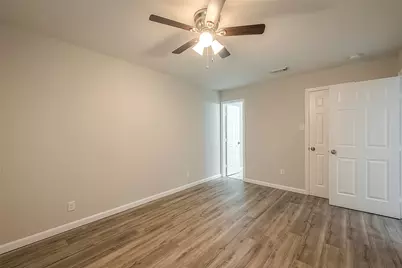 5755 Heron Drive, Houston, TX 77033 - Photo 31