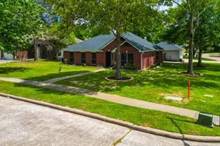 200 Canterbury Dr, Conroe, TX 77303 - Photo 37