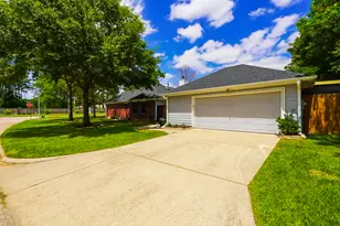 200 Canterbury Dr, Conroe, TX 77303 - Photo 35